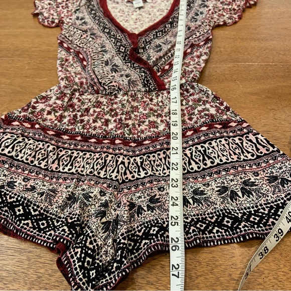 American Rag floral printed boho romper with flutter sleeves and v-neck - Picture 3 of 5